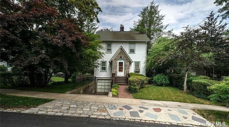 Primary Photo - 341 Manor Rd