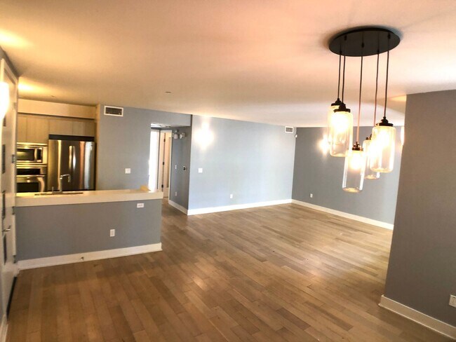 Foto del edificio - Gorgeous luxurious Spacious 2 bedroom and ...