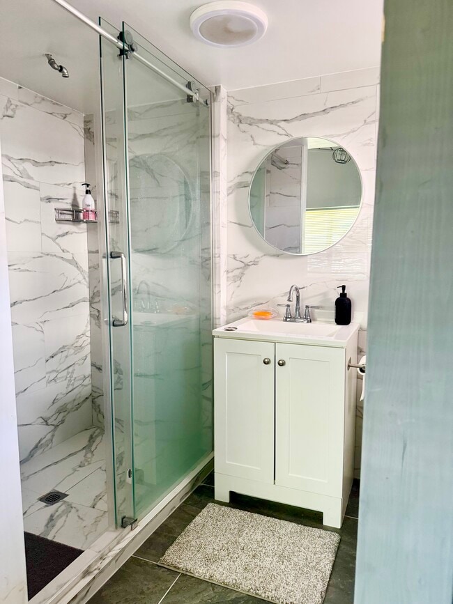 Foto del edificio - 6015 N Alturas Ave