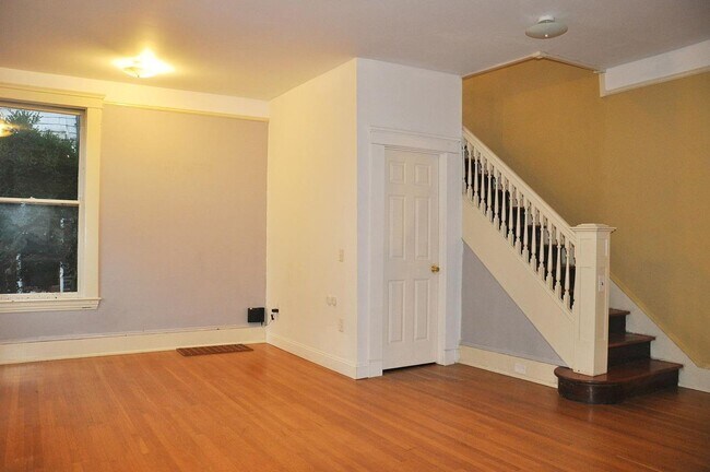 Foto del edificio - CLICK "REQUEST A TOUR" NOW!