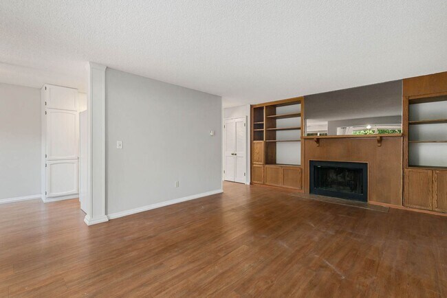Building Photo - 2210 NE 92nd St