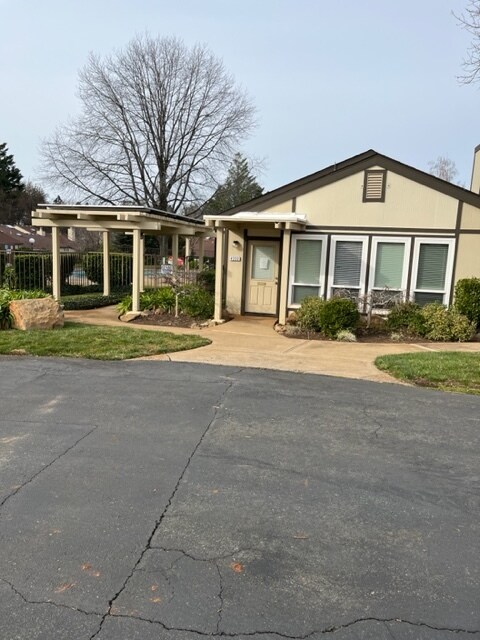 Building Photo - 12291 Stonecreek Ct