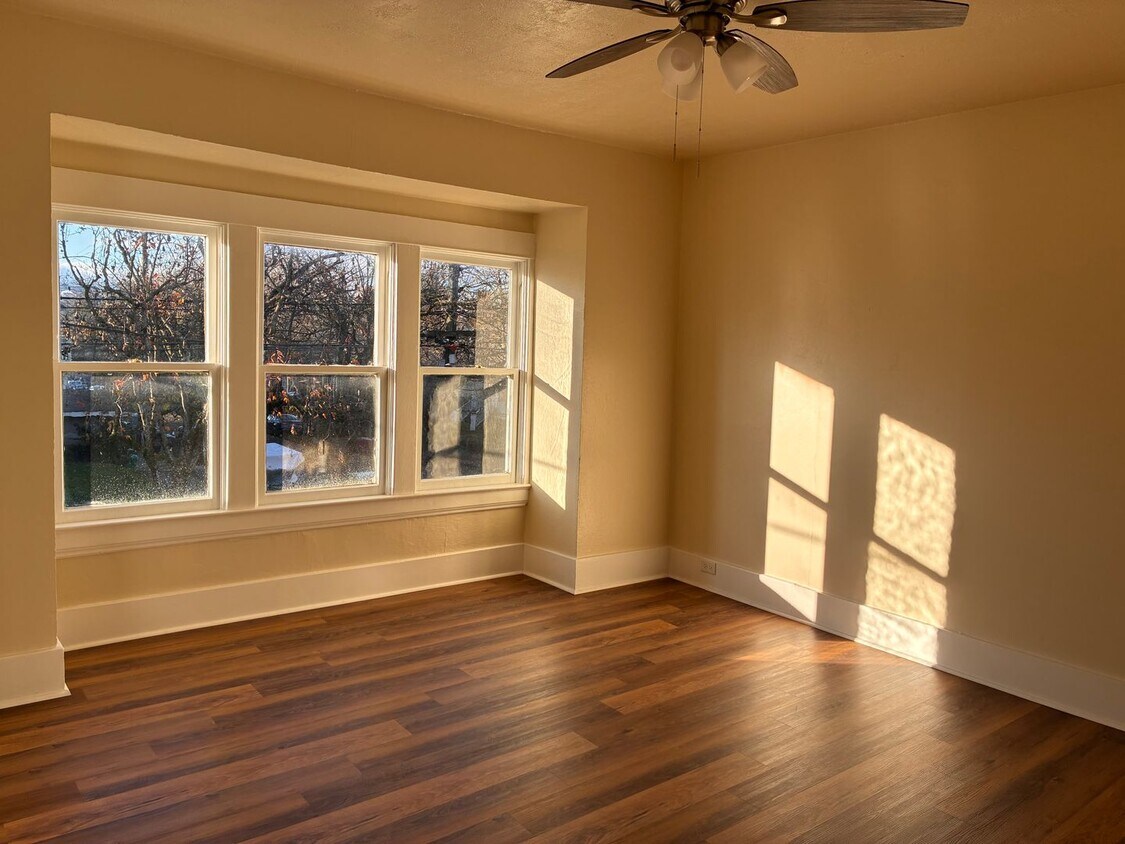 Primary Photo - Winter Move-In Special!! Inner SE ::: RARE Opening, Vintage 1bd Near Belmont & Hawthorne!