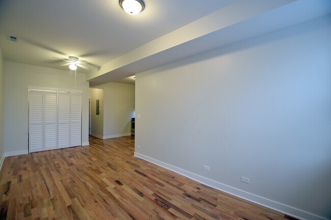 Foto del edificio - 3804 W Montrose Ave