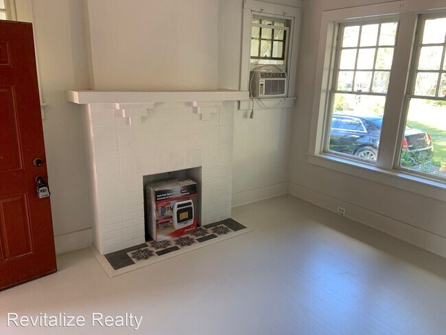 Building Photo - 3 br, 1 bath House - 765 Marine St