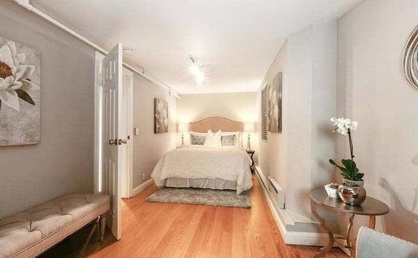 Primary Photo - 262 Frederick St
