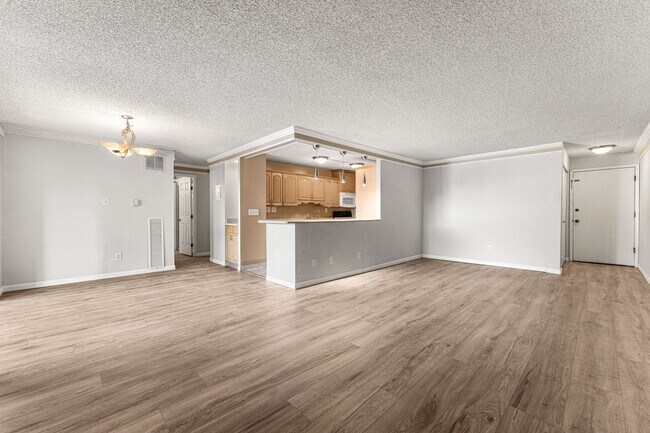 Building Photo - Beautiful Condo In Cherry Creek with Pool and Gym!