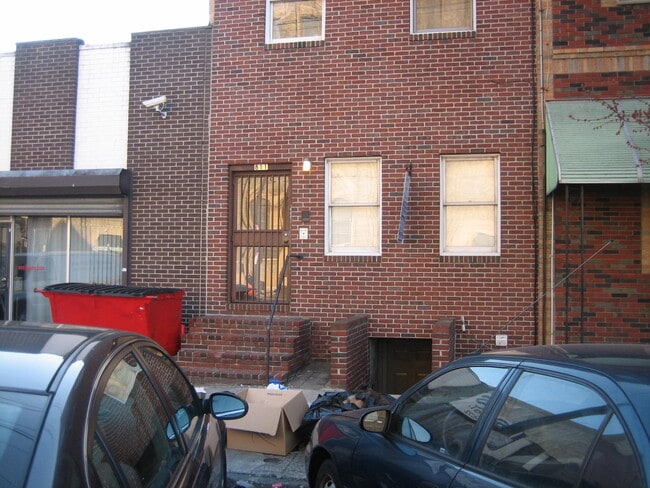 Building Photo - 811 S 11th St