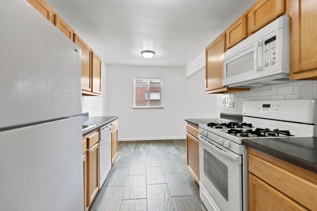 Building Photo - 1671 Cook