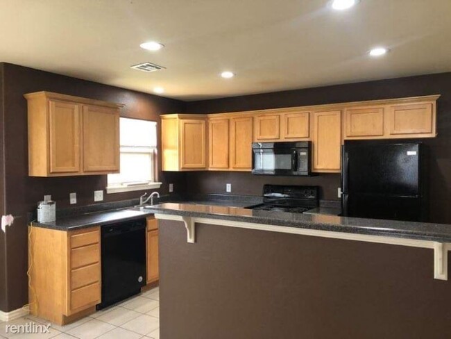 Building Photo - 3 br, 2 bath Townhome - 220 Copper Oaks Dr
