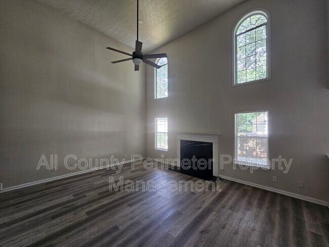 Foto del edificio - 4493 Bridle Ridge Way