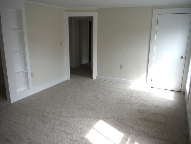 livingroom - 85 Bay St