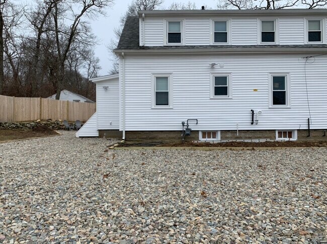 Building Photo - 44 Smiths Ln