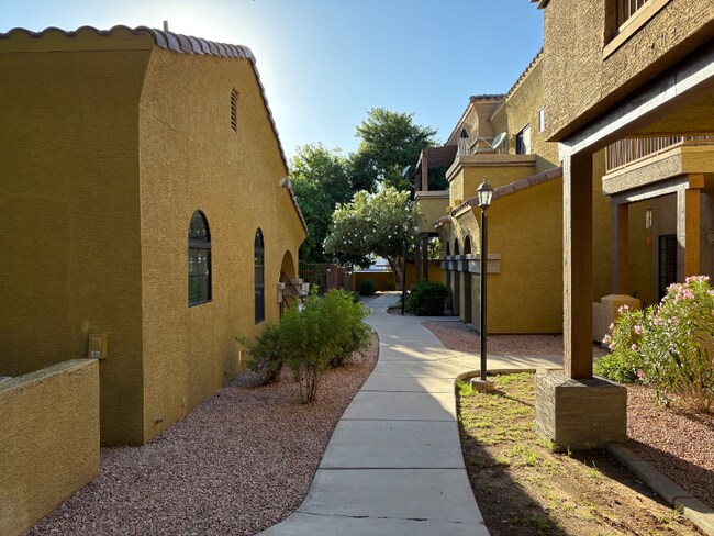 Foto del edificio - 1702 E Bell Rd