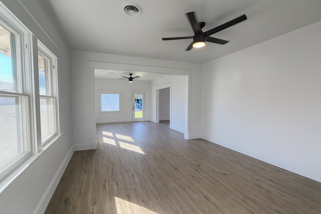 Foto principal - 21 E 2nd Ave