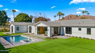 Building Photo - 6039 E Calle Camelia