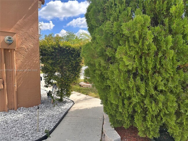 Foto del edificio - 113 Rosewood Ln