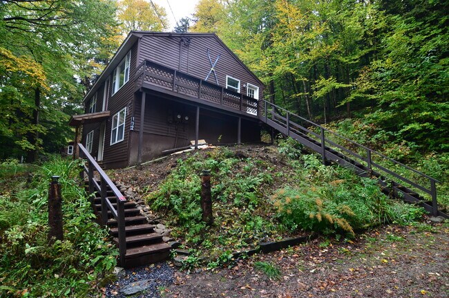 Foto del edificio - 112 Horseshoe Rd