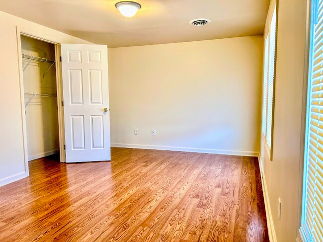 Building Photo - 118 W Potomac St