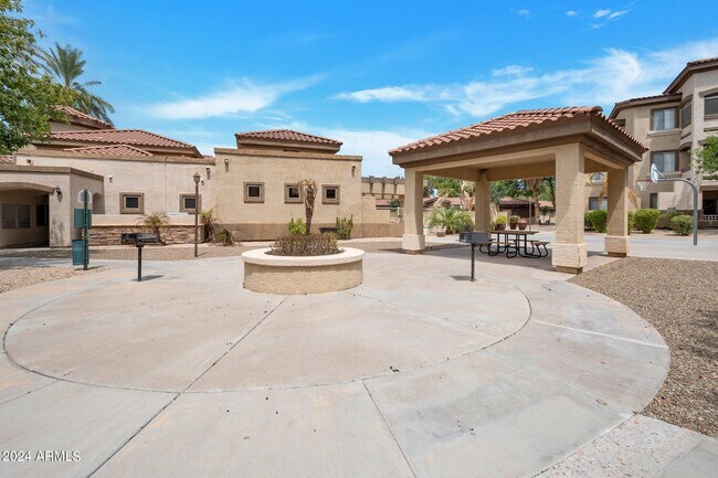 Foto del edificio - 10136 E Southern Ave