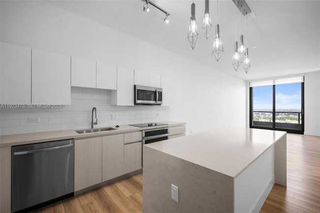 Foto del edificio - 101 Diplomat Pkwy