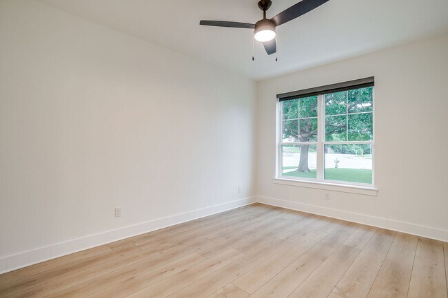 Foto del edificio - 2843 Forest Park Blvd