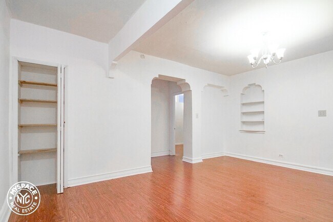 Building Photo - 102 Albemarle Rd