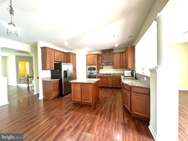 Building Photo - 25795 Clairmont Manor Square