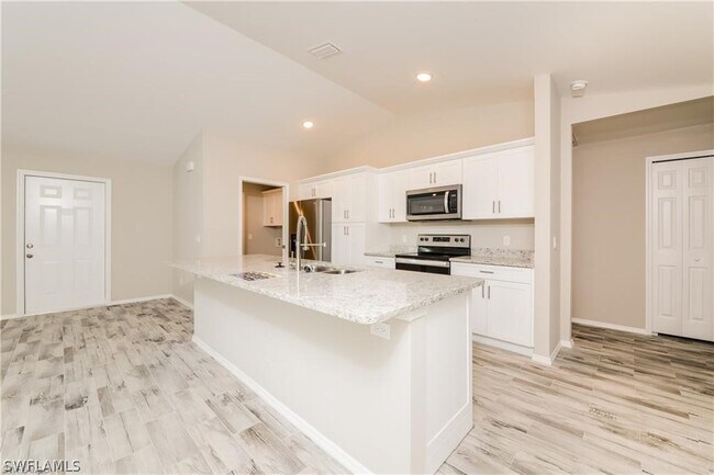 Building Photo - 8360 Bahamas Rd
