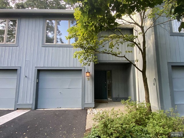 Building Photo - 2 Daryl Ct