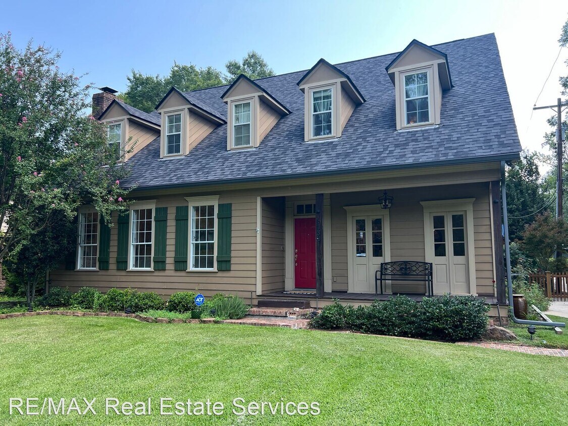 Primary Photo - 4 br, 3 bath House - 6139 Dillingham Ave