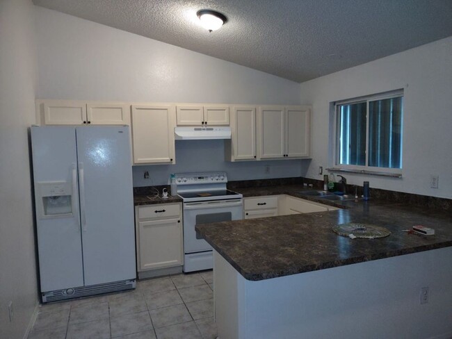 Building Photo - 539 Galilean Ave Se
