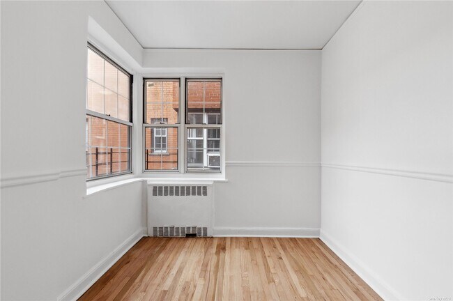 Building Photo - 102-40 67th Dr