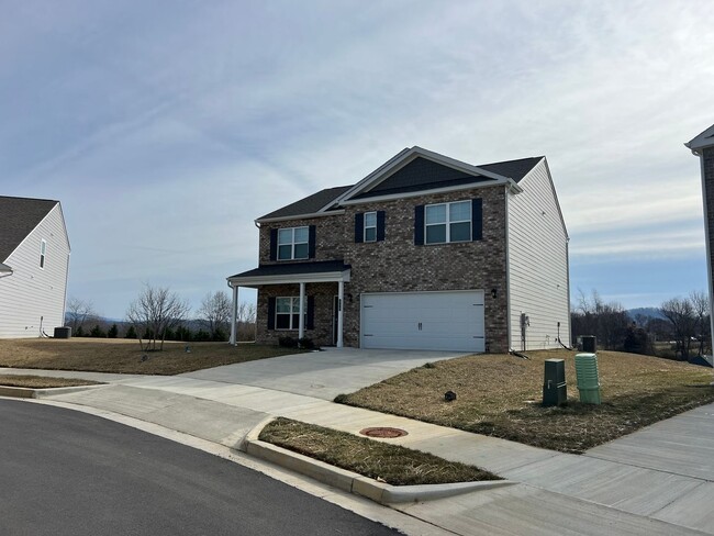 Building Photo - Beautiful home located in North Johnson City!