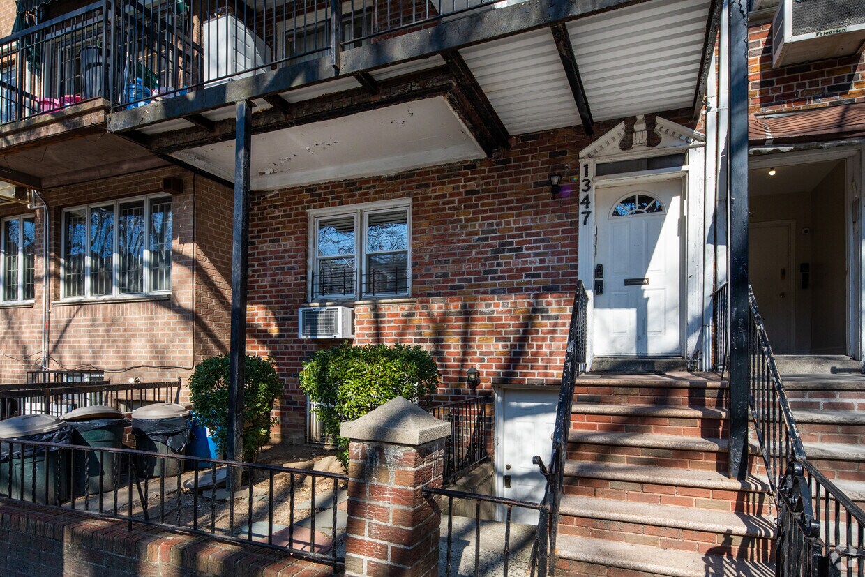 Entrance - 1347 47th St