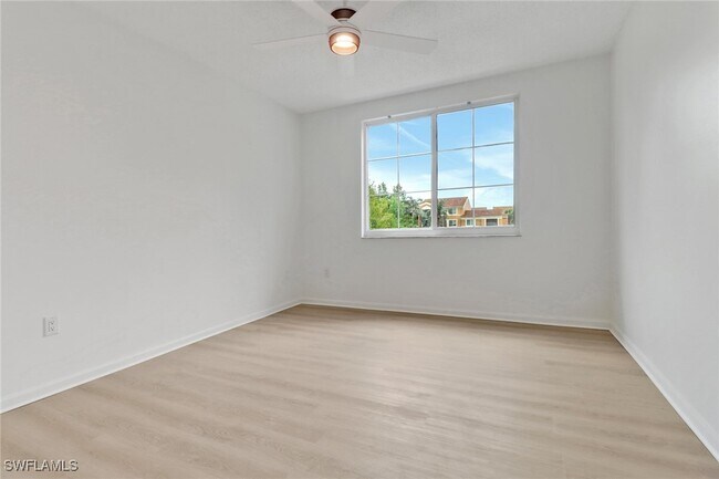 Foto del edificio - 1190 Reserve Way