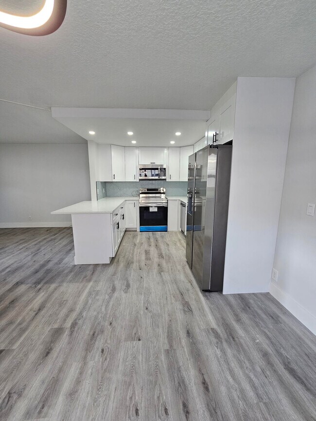 Building Photo - 59 Saxony B