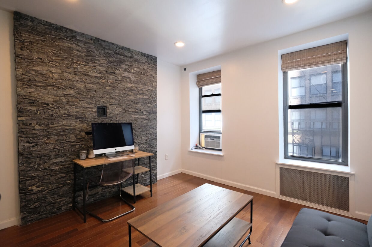 Primary Photo - 318 W 36th St.