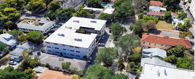 Foto del edificio - 1958 Monroe St