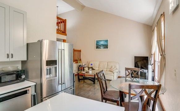 Foto del edificio - 214 Walnut Ln