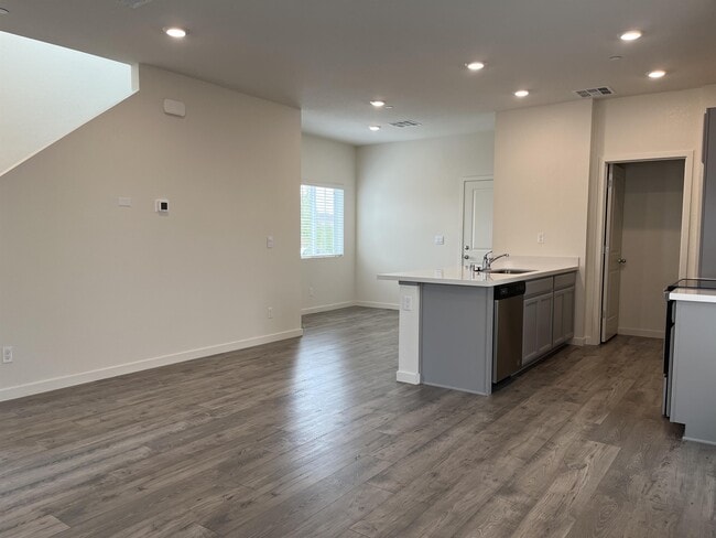 Foto del edificio - 3093 Pruett Dr