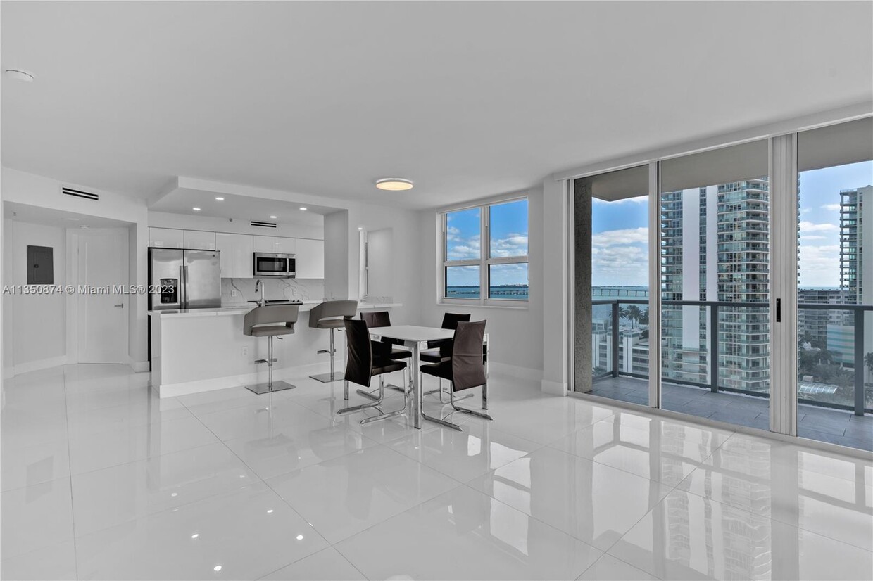 Foto principal - 1155 Brickell Bay Dr