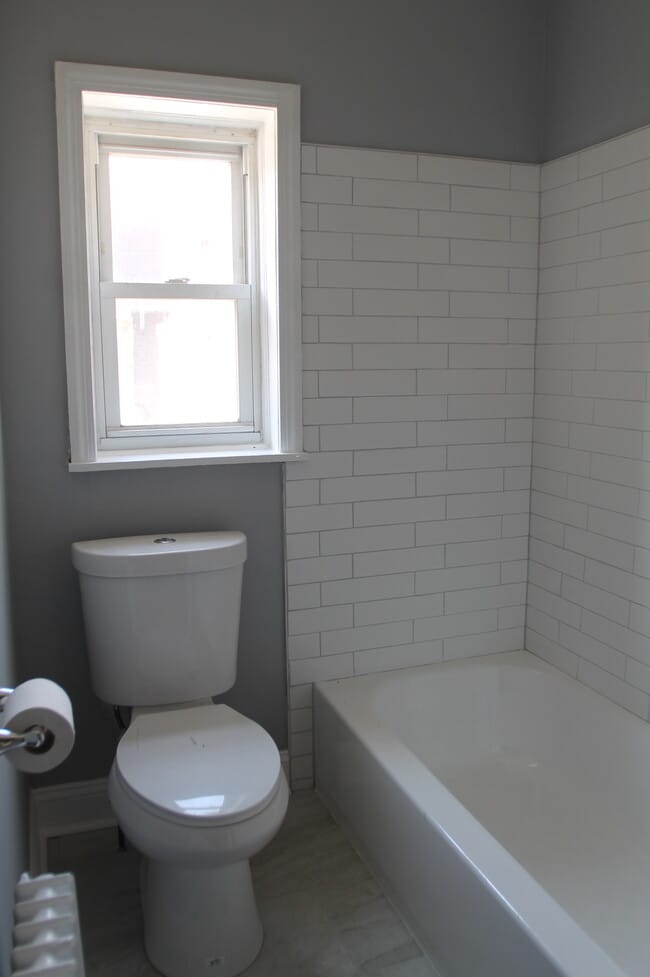 Building Photo - 810 W Wingohocking St