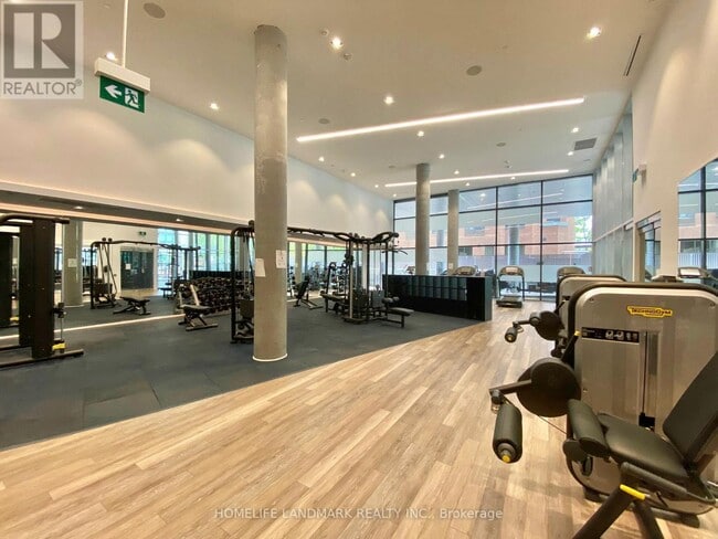 Photo du bâtiment - 161 Roehampton Ave