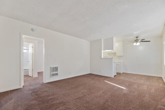 Foto del edificio - 16405 Cornuta Apartments