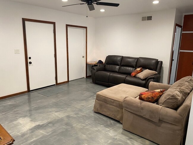 Foto del edificio - 1288 Farroll Rd