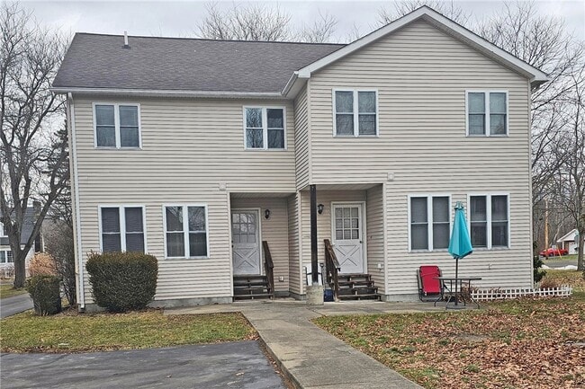 Building Photo - 118 Main St