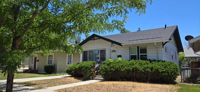 Foto del edificio - 3 Bedroom 2 Bathroom Home Near FE Warren & Frontier Park
