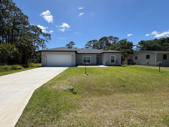 Foto del edificio - Beautiful 3 Bedroom, 2 Bathroom Home in Palm Bay!!