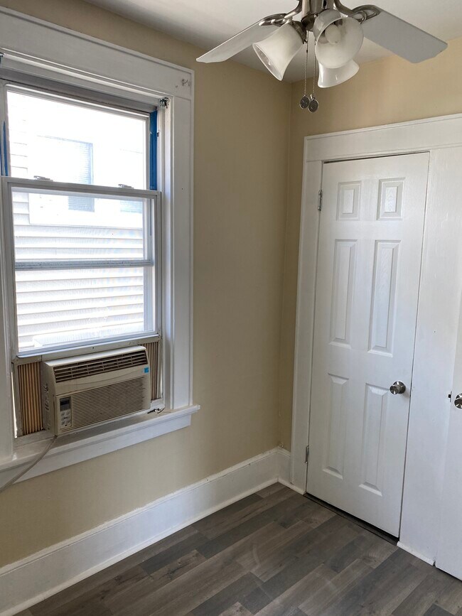 Window AC - 186 Chestnut St